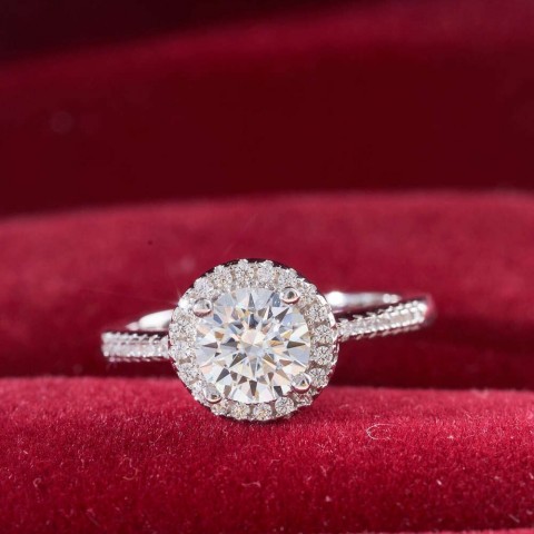 Luxury S925 Sterling Silver Fashion Ring with Mosan Stone - Elegant Valentine Gift for Women