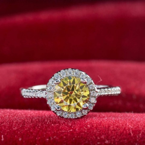 Luxury S925 Sterling Silver Fashion Ring with Mosan Stone - Elegant Valentine Gift for Women