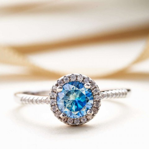 Luxury S925 Sterling Silver Fashion Ring with Mosan Stone - Elegant Valentine Gift for Women