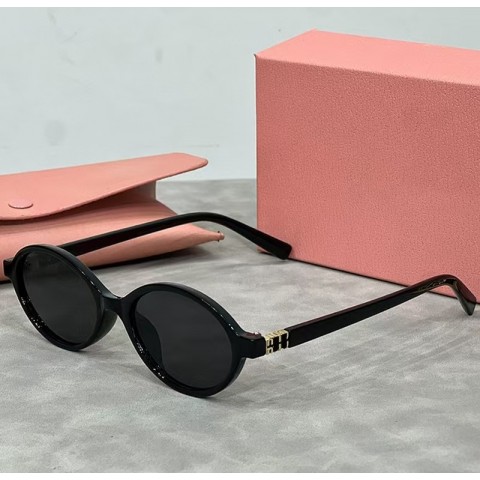 Luxury Classic Oval Sunglasses for Men & Women - Stylish Retro Design with UV400 Protection