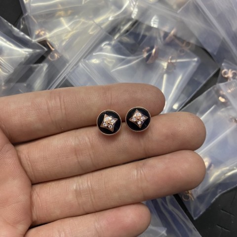 Elegant Women's High-End Retro Ear Cuff Earrings in White, Black, and Bluepink with Diamond Flower Design