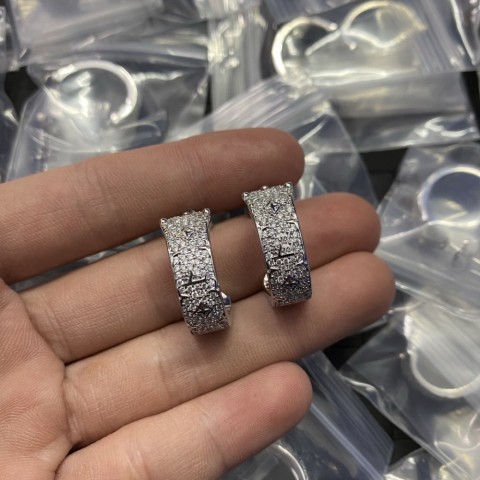 Elegant Women's High-End Retro Ear Cuff Earrings in White, Black, and Bluepink with Diamond Flower Design