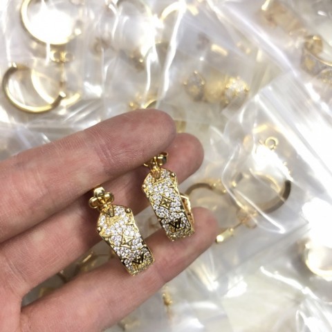 Elegant Women's High-End Retro Ear Cuff Earrings in White, Black, and Bluepink with Diamond Flower Design