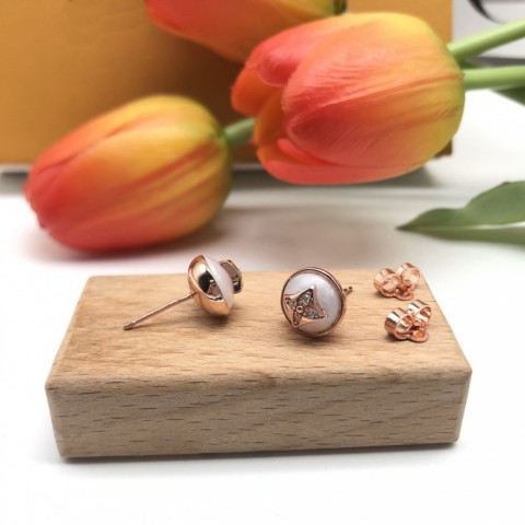 Elegant Women's High-End Retro Ear Cuff Earrings in White, Black, and Bluepink with Diamond Flower Design