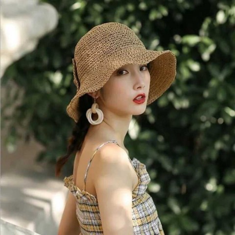 Simple Foldable Wide Brim Straw Hat with UV Protection for Women