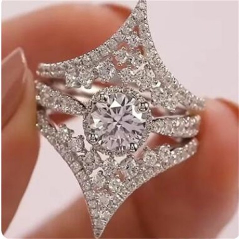2024 Elegant Women's Band Rings with Pave Cubic Zirconia for Wedding Engagement