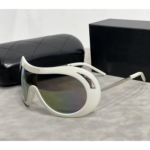 Designer Women's Lightweight Sunglasses with Anti-UV Protection