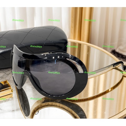 Designer Women's Lightweight Sunglasses with Anti-UV Protection